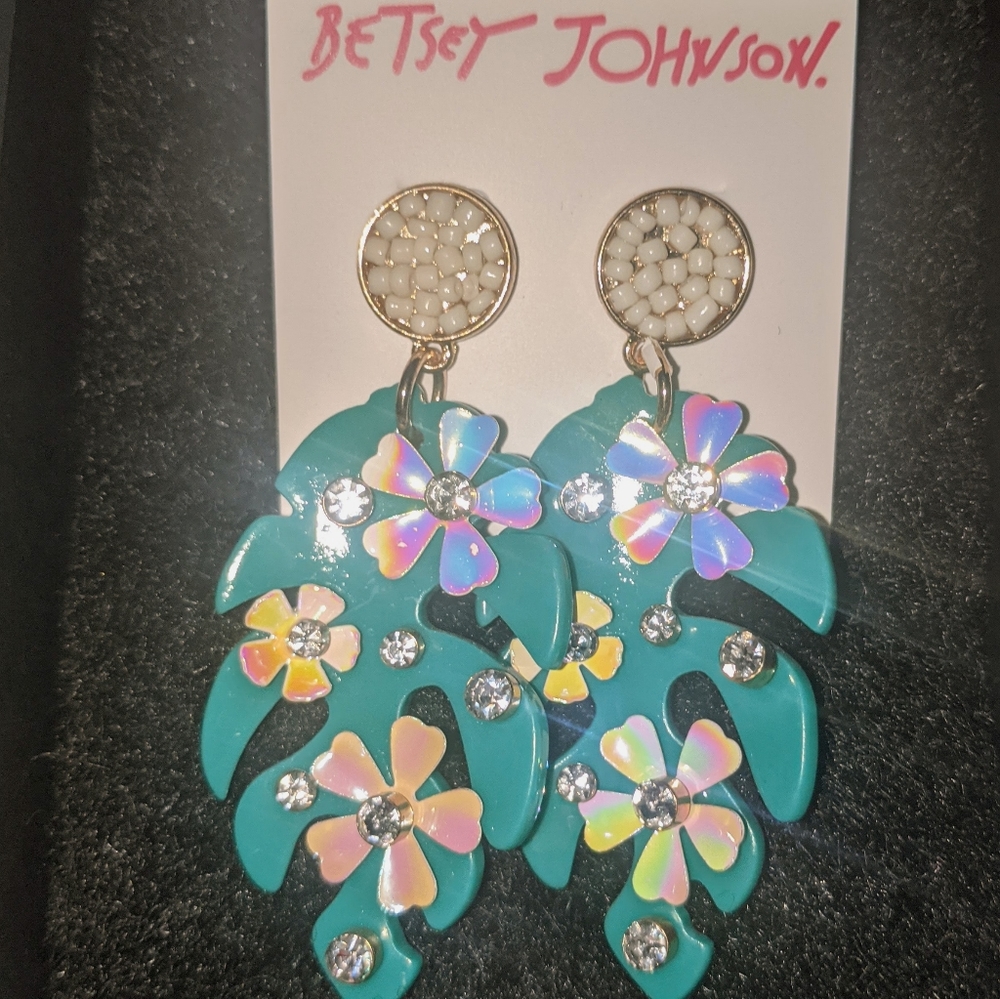 BETSEY JOHNSON LEAF EARRINGS